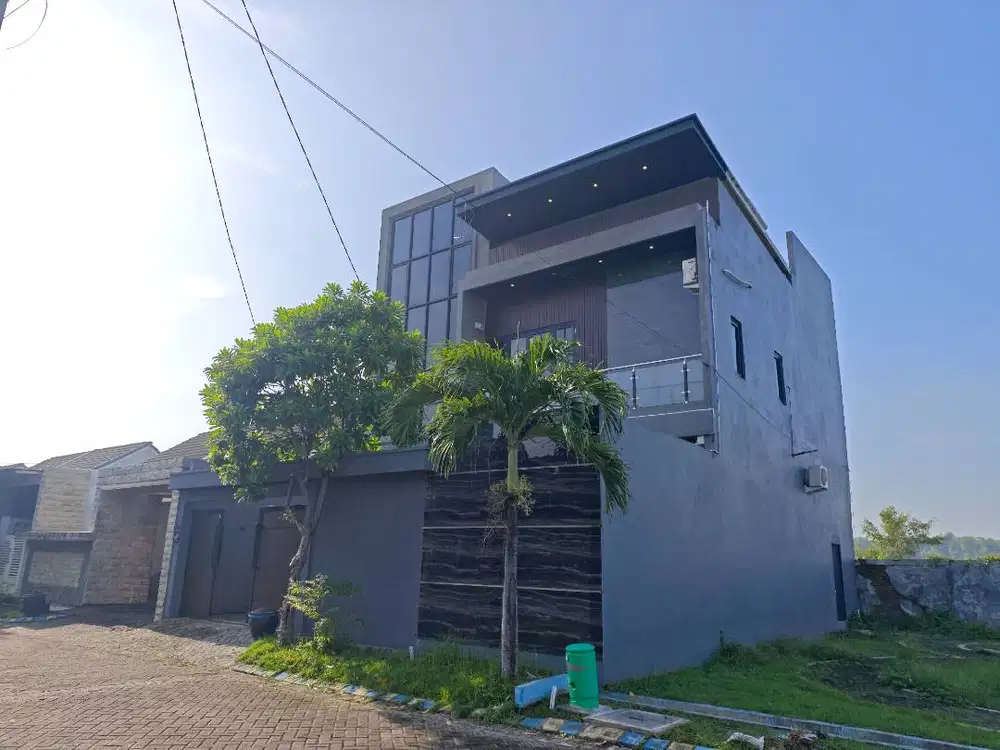 RUMAH MEWAH 3 LANTAI – SIAP HUNI, FASILITAS LENGKAP TINGGAL PAKAI