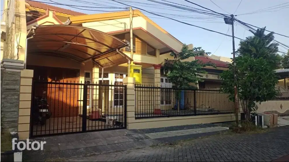 Disewakan Rumah 1,5Lantai High Ceilling Semi Furnis Satelit Indah Baru