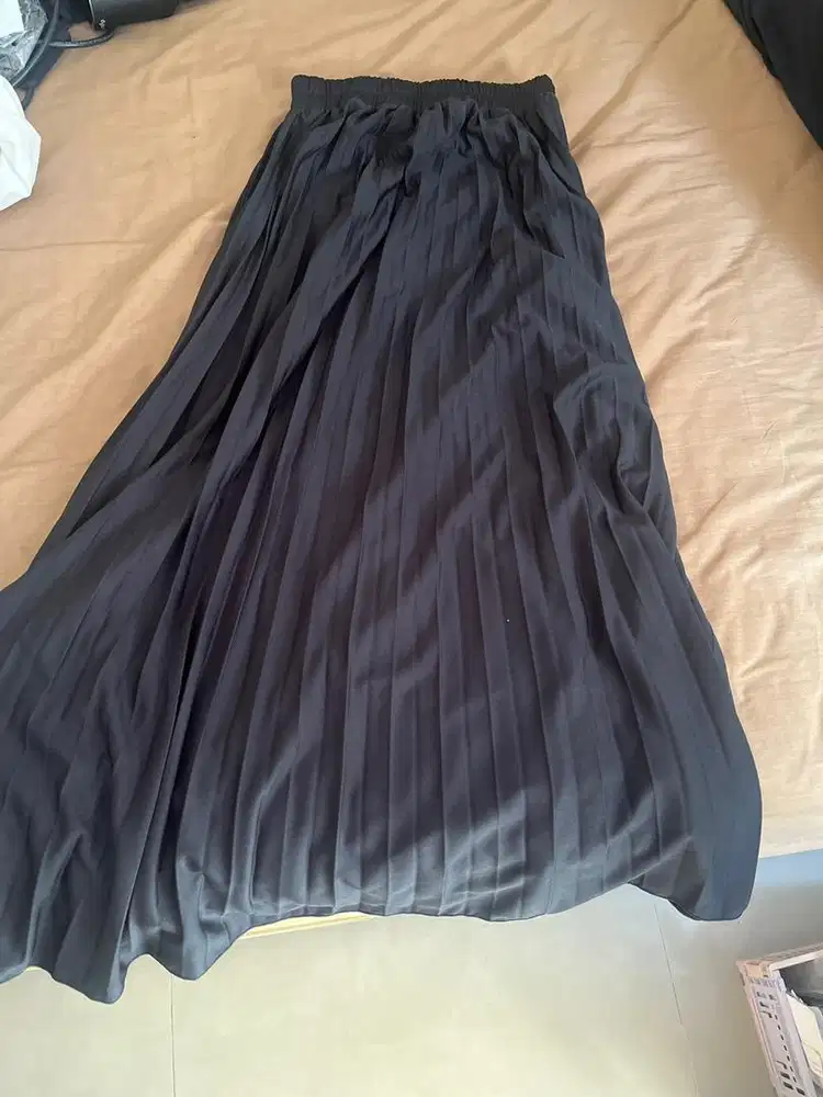 Rok panjang hitam pleated