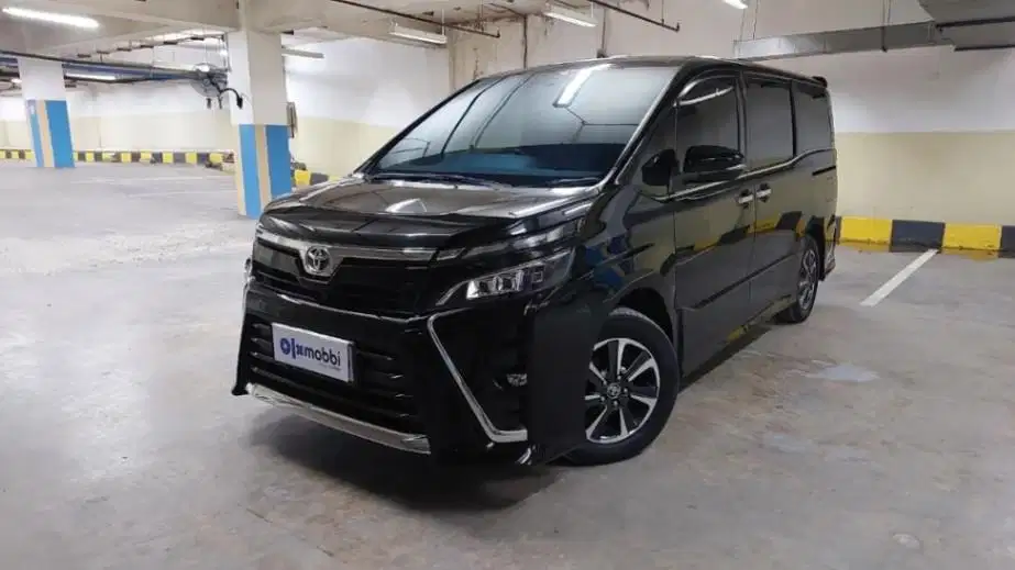 TDP 17JT - Toyota Voxy 2.0 Bensin-AT 2020 Hitam