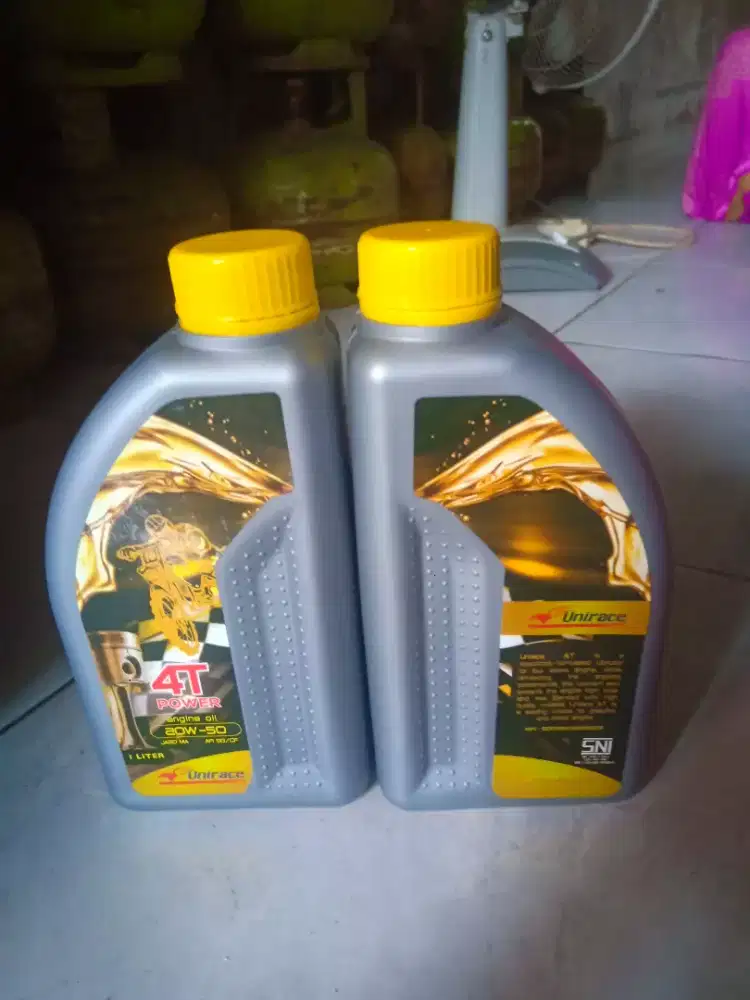 Oli mesin merk unirace 1 liter