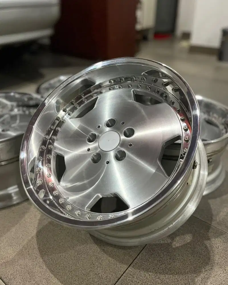 Velg Mercy Stich Dish R17 lebar 8-9 et 5-11 Made in Japan Original