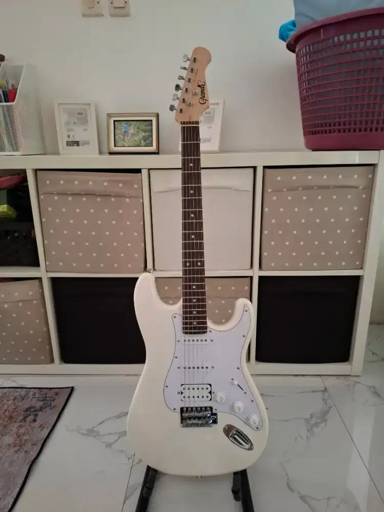 Grande GST-100 Stratocaster HSS