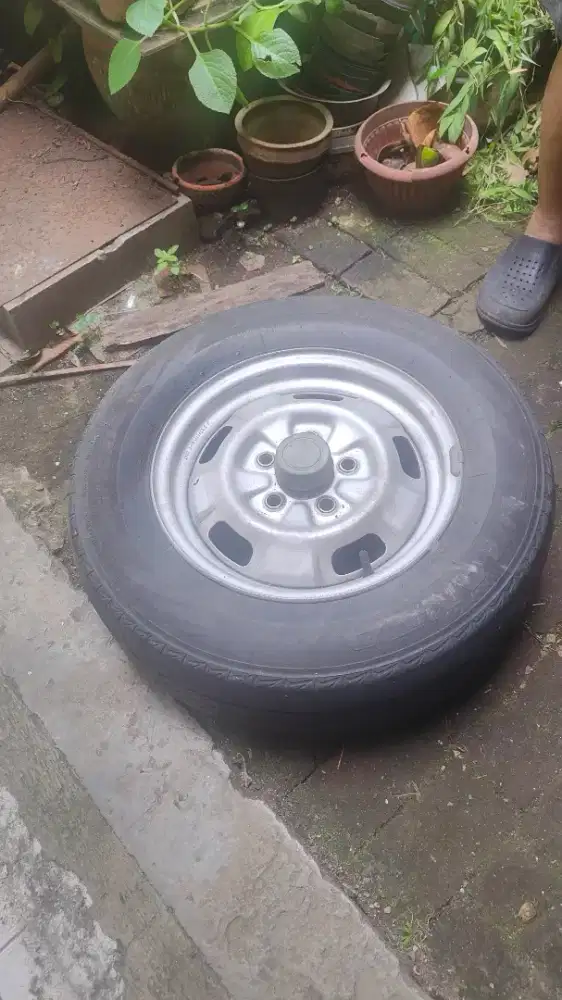 Velg dan Ban bekas L300