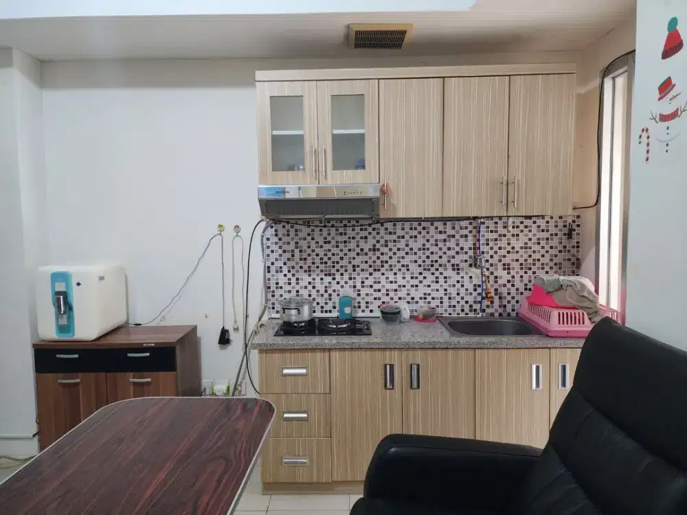 ready disewakan apartemen green lake sunter,tipe 2bedrooms full furnished,view danau,hadap timur,AC 3,hoek