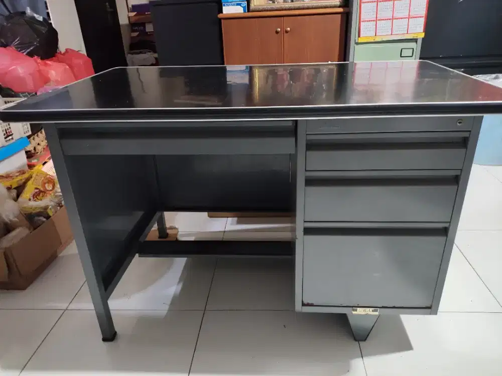 DIJUAL MEJA KANTOR FULL BESI BEKAS, KONDISI ISTIMEWA