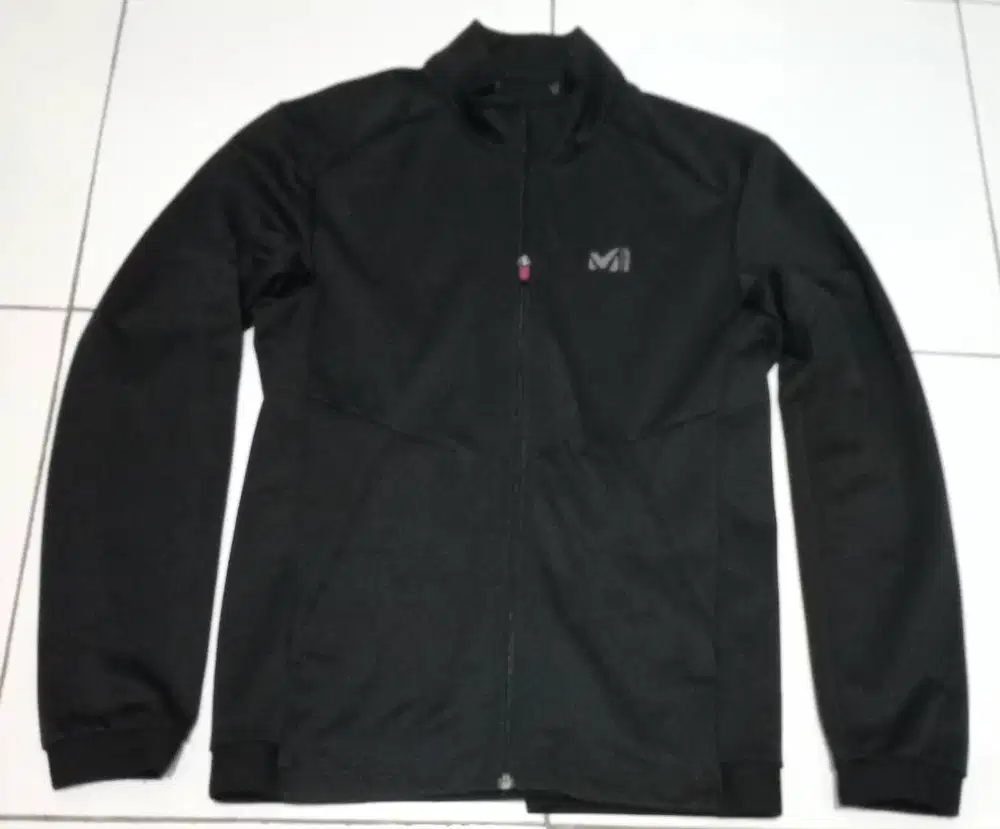 Sweater Millet warna hitam