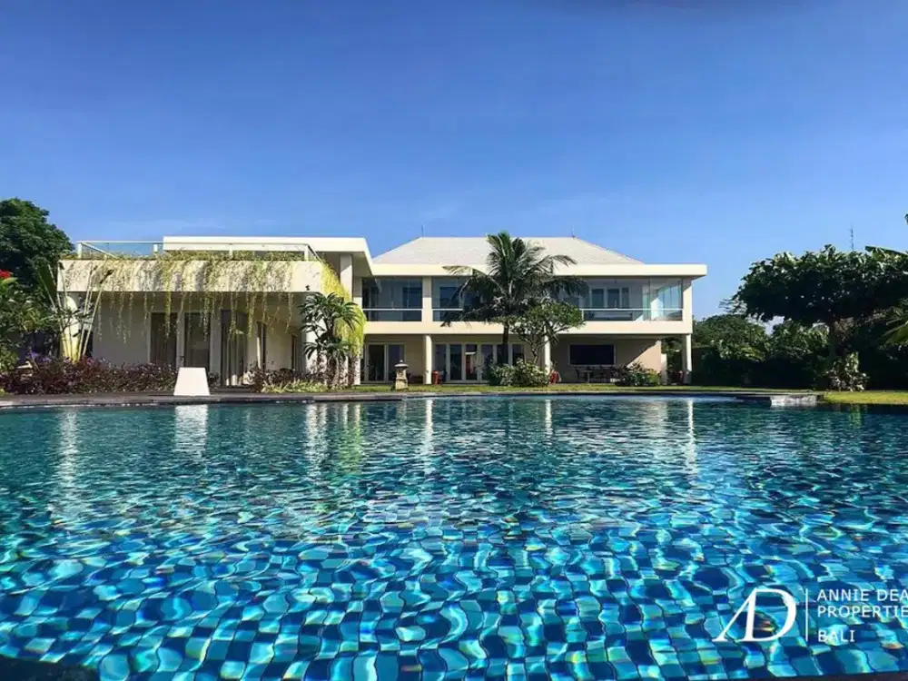 FREEHOLD 7-BEDROOM BEACHFRONT FAMILY HOME IN KETEWEL