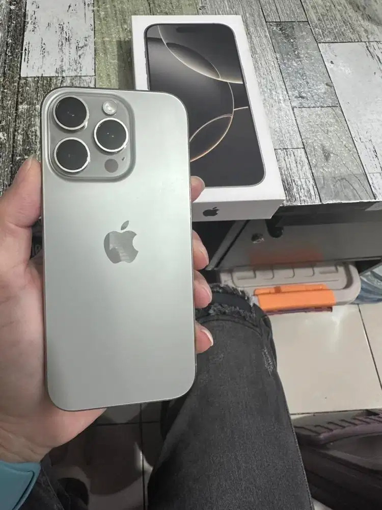 Iphone 16 pro 128 istimewah baru 7bulanan fullset mulus ori net aja