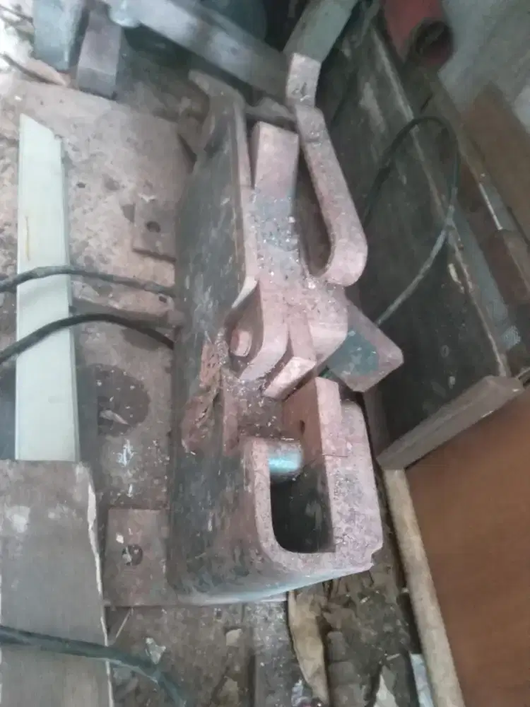 Alat potong besi beton