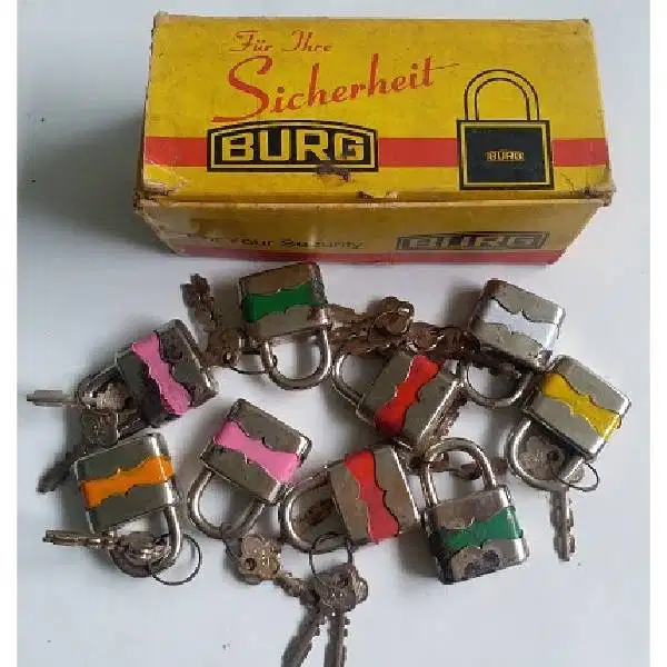 9 Pcs Vintage antik gembok dan anak kuncinya BURG Germany