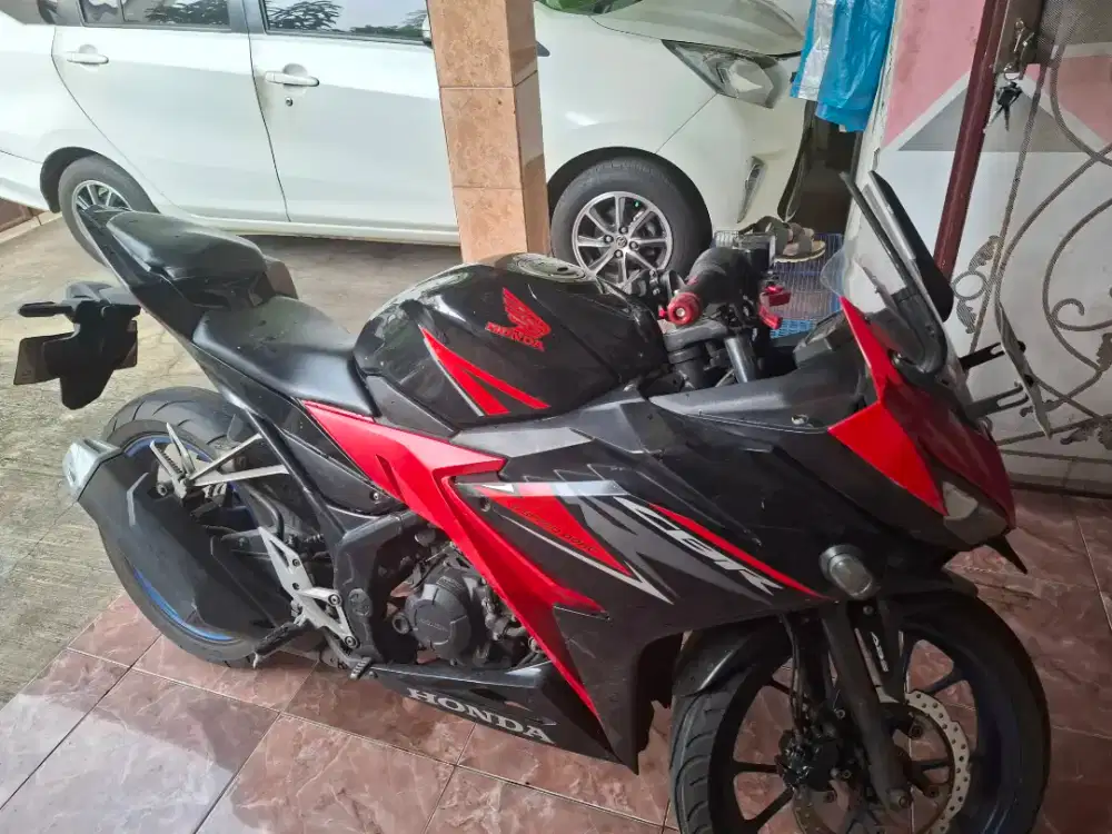 DIJUAL CBR 150R ABS TAHUN 2019