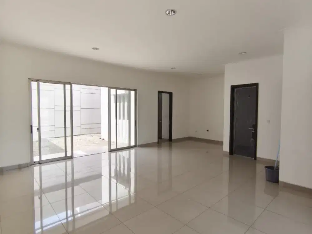 DISEWAKAN RUMAH PIK 2 CLUSTER PBV UK 10x20 (2 LANTAI) 4+1 KT TERMURAH