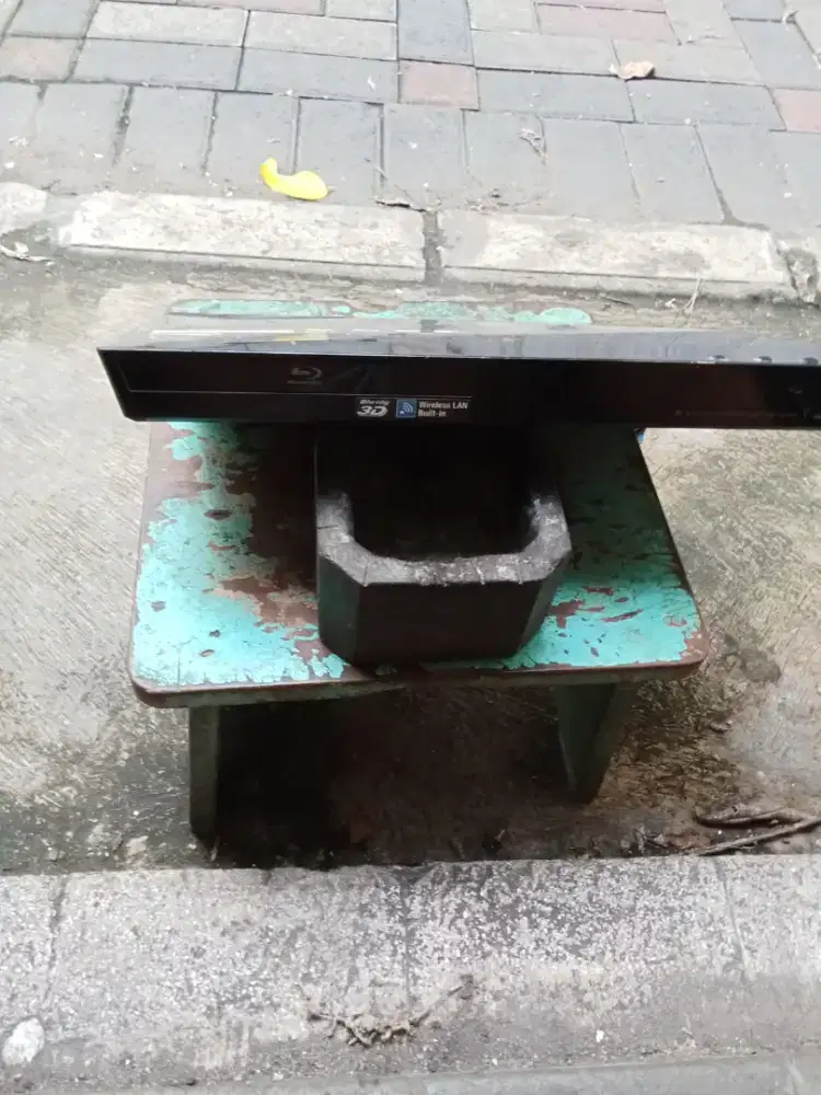 Satu buah blue Ray Sony bdp-5100