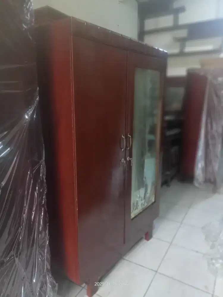 Lemari jati antik tua th 1970 kaca akan diganti baru bekas bagus