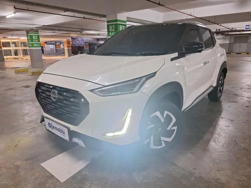 LOW DP Nissan Magnite 1.0 Premium Bensin-MT 2022 PZW