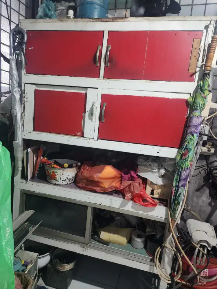 Lemari Bengkel Kokoh Kayu Keras