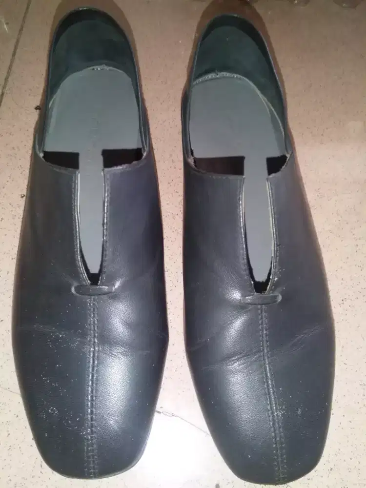 Dijual sepatu bekas masih bagus sangat layak pakai merk ANDREW no 37