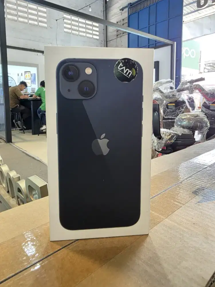 I-Phone 13 ready, free adaptor