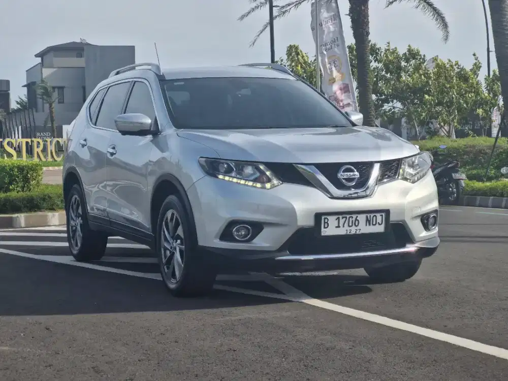 Nissan X-Trail 2.5 Automatic 2015 Bensin Silver Metalik