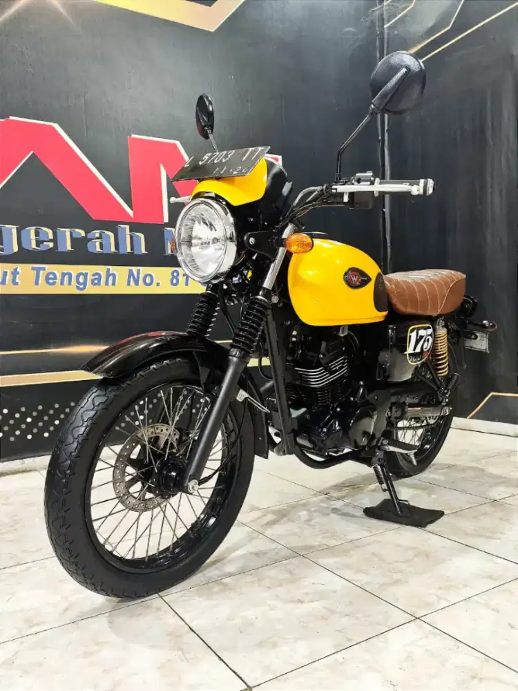 Kawasaki W175 Cafe yellow TH 2019 merapat anugerah motor rungkut