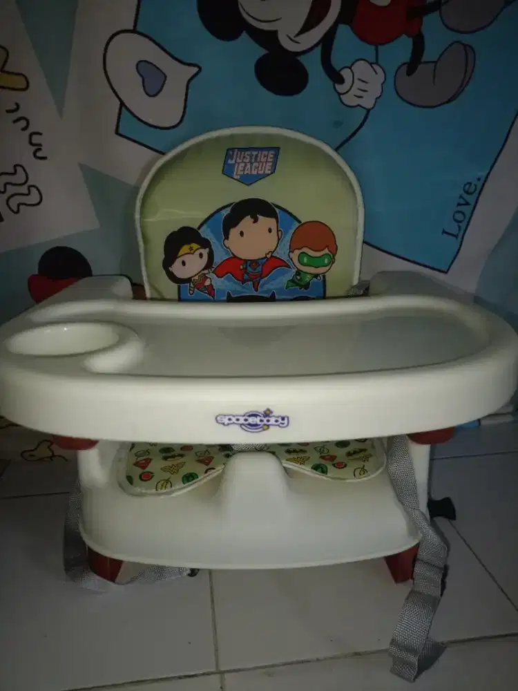Kursi makan spacebaby