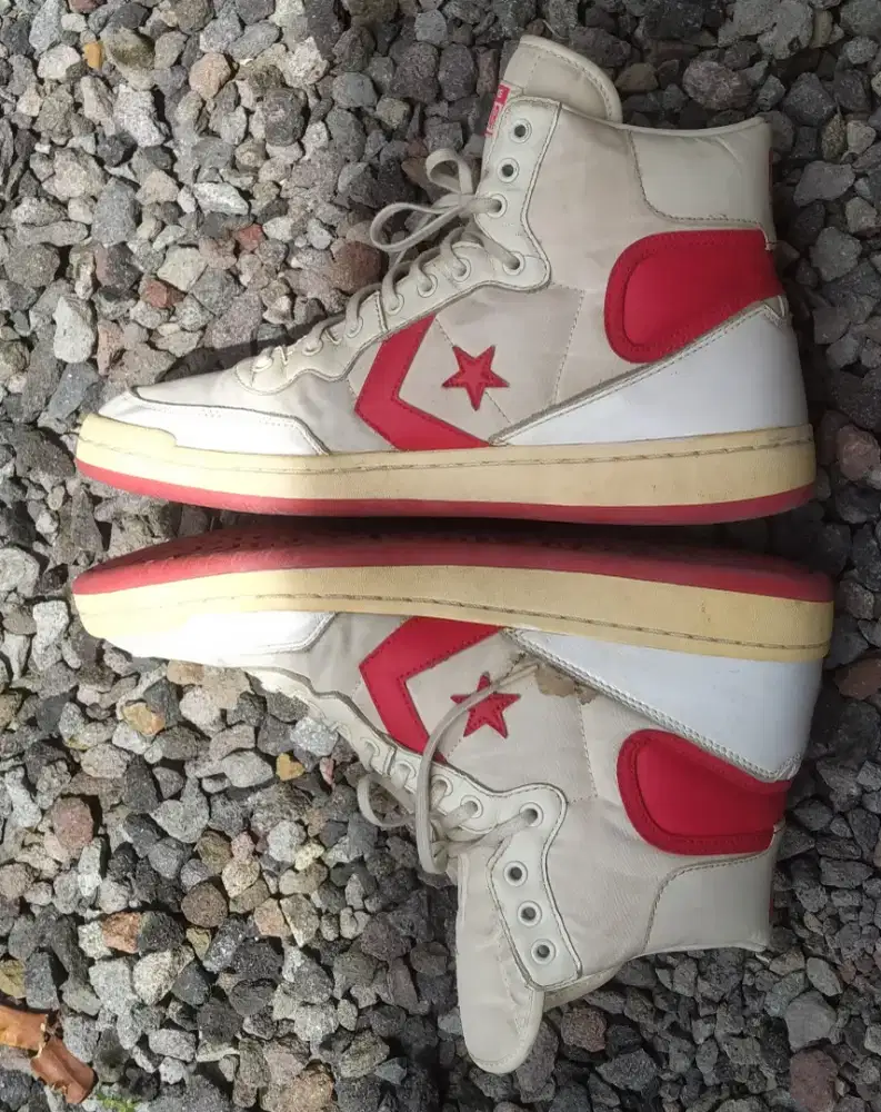 Sepatu Converse high size 44 warna putih