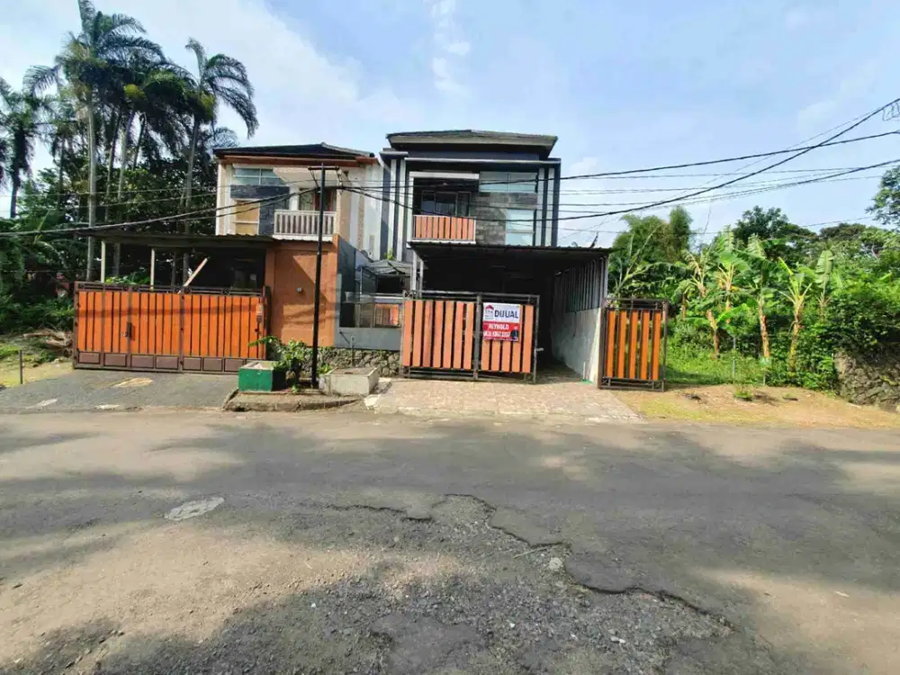 Di Jual 
Rumah 2 Lantai  di perumahan Griya Pamoyanan Hijau
