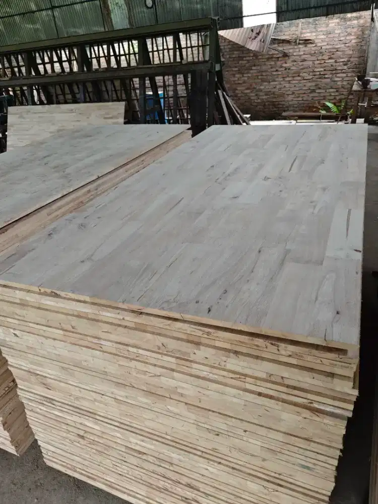 Papan Bahan Perabot Kayu Solid FJL 2440 X 1220 18MM