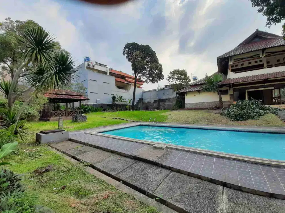 Exclusive House + Swimming Pool in South Jakarta