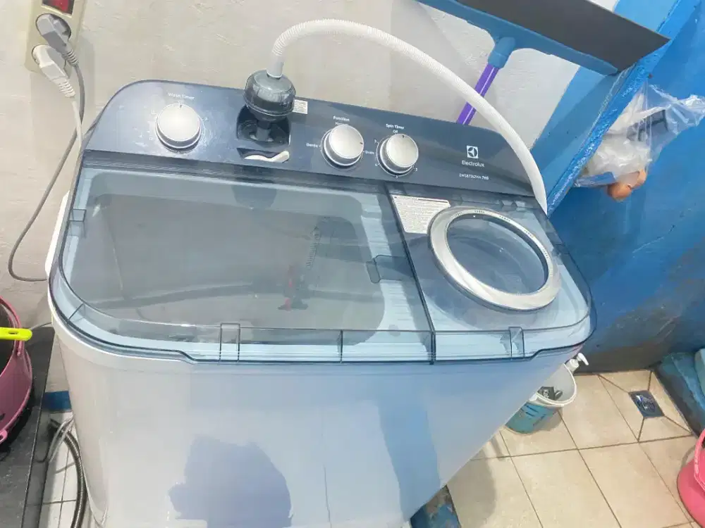 Mesin Cuci Electrolux 7kg (2tabung) & Lemari Piring