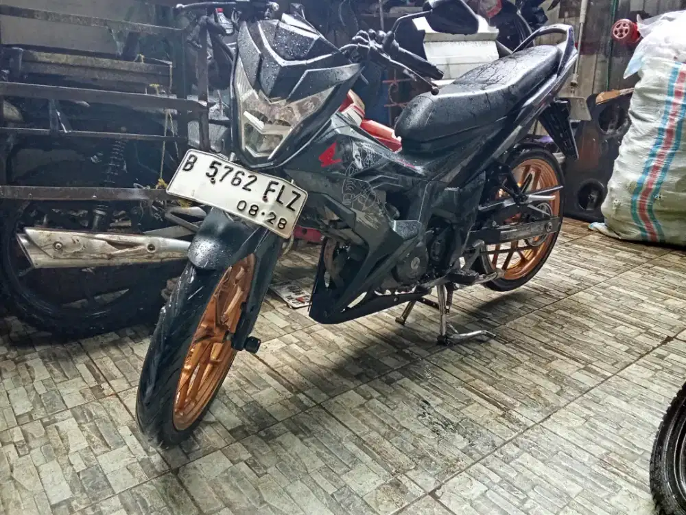 Dijual motor Honda Sonic 2017