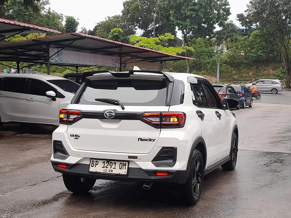 DAIHATSU ROCKY 1.2  AUTOMETIC PAJAK HIDUP STNK BPKB LENGKAP TANGAN 1