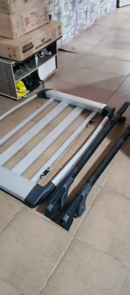 Jual rof rak.universal...bekas pemakean mobile sigra.selama 1 bulan.