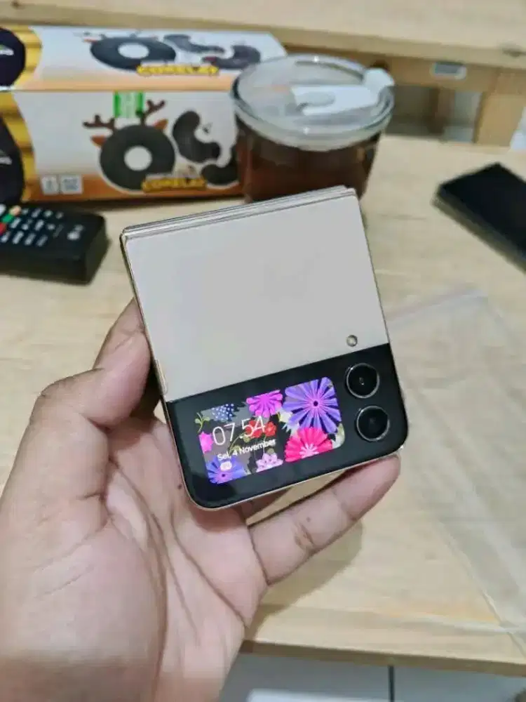 Samsung Galaxy ZFlip 4 8/256Gb