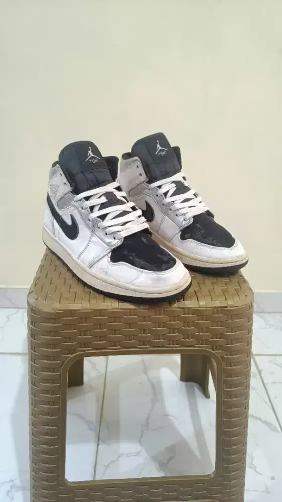 Sepatu Nike AJ 1 Mid Size 40 Second