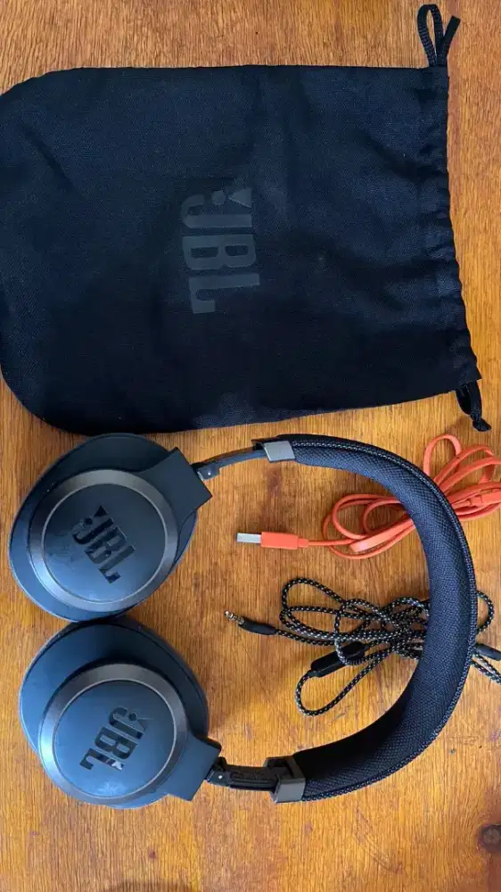 JBL LIVE 650 BTNC