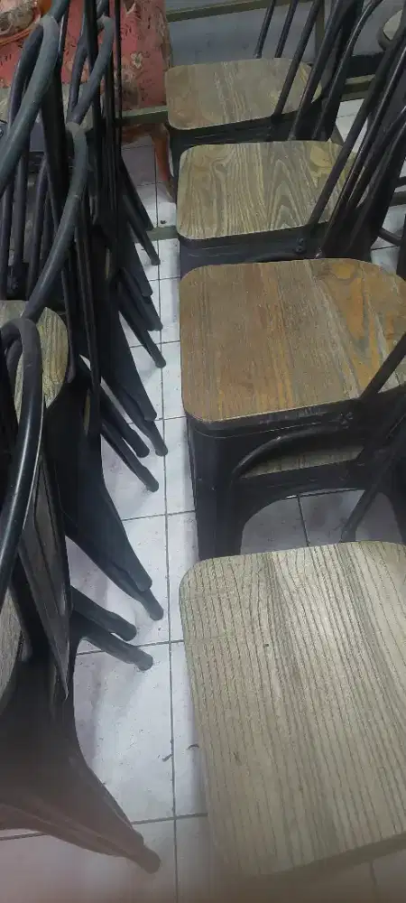 Kursi dan meja merk informa