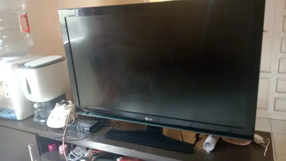 TV LG 42 Masih lengkap kecuali kotak