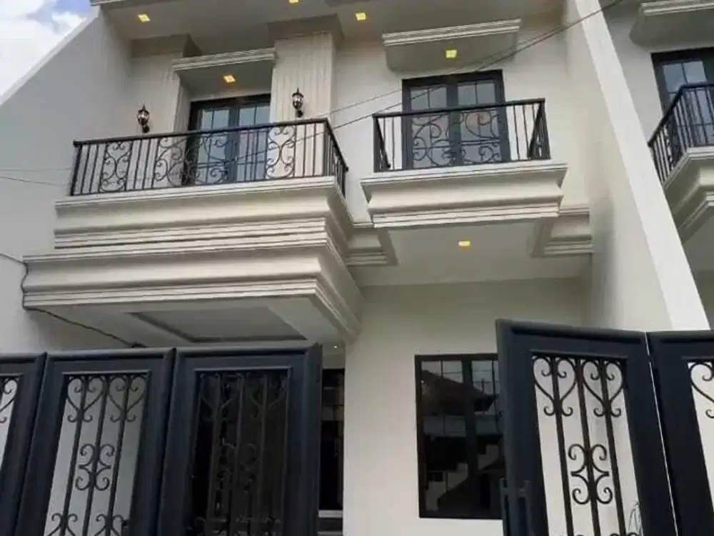 Dijual Cepat Rumah 2 Lantai Mewah di Pondok Bambu Jakarta Timur
