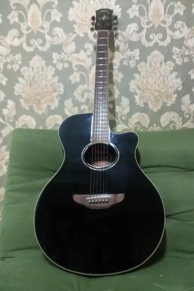 Gitar akustik elektrik Yamaha apx 600