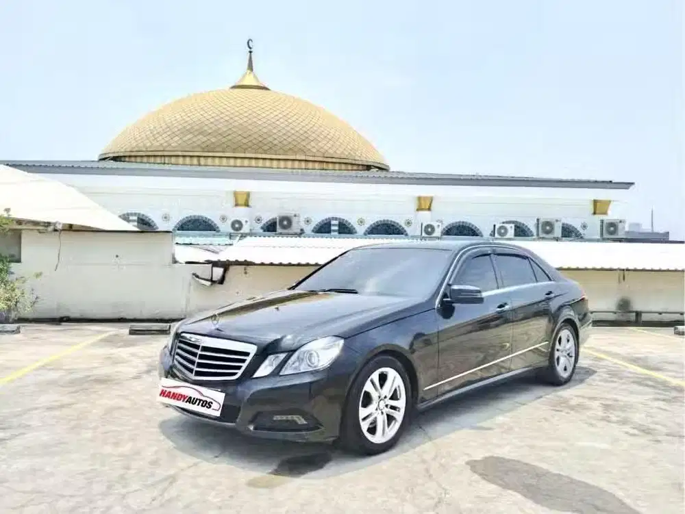 Mercedes Benz E300 Avantgarde Panoramic Tahun 2010 Automatic Hitam