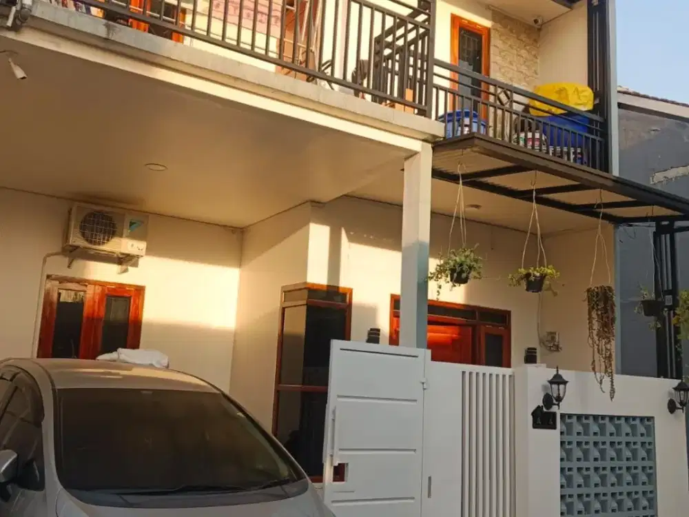 RUMAH 2 LANTAI CASH DAN KPR DILOKASI STRATEGIS DEKAT JALAN UTAMA HANYA 370 JUTAAN