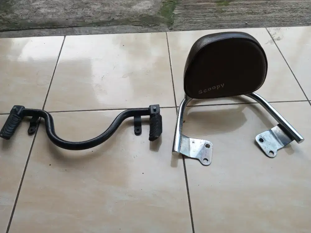 Pijakan kaki depan Scoopy & sandaran belakang Scoopy