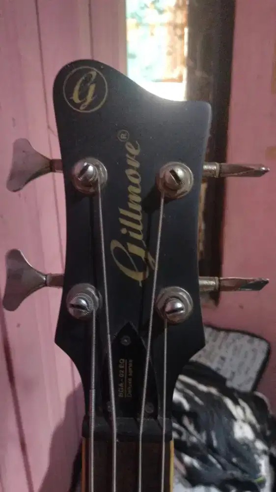 Di jual bass akustik