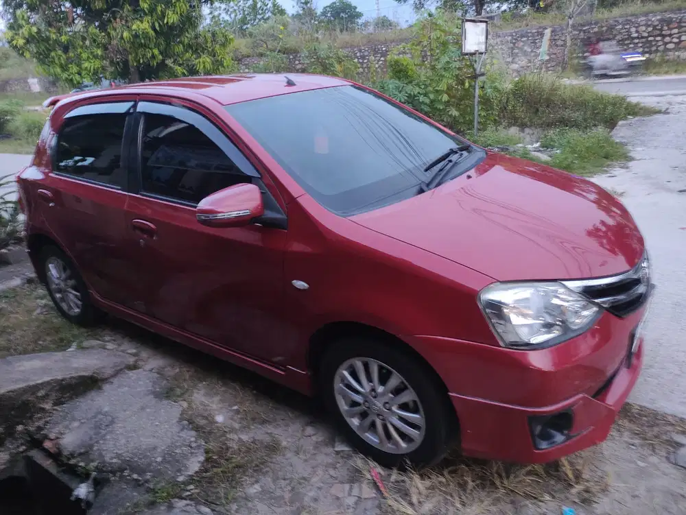 Toyota Etios 2014 Bensin an sendiri pemakaian pribadi  ac dingin