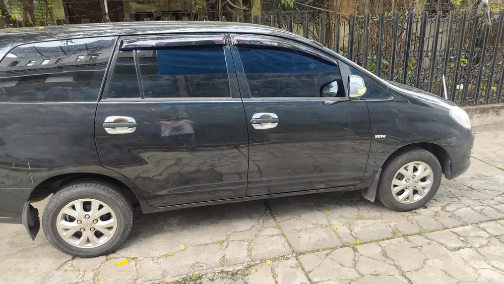 Toyota Kijang Innova 2006 Bensin
