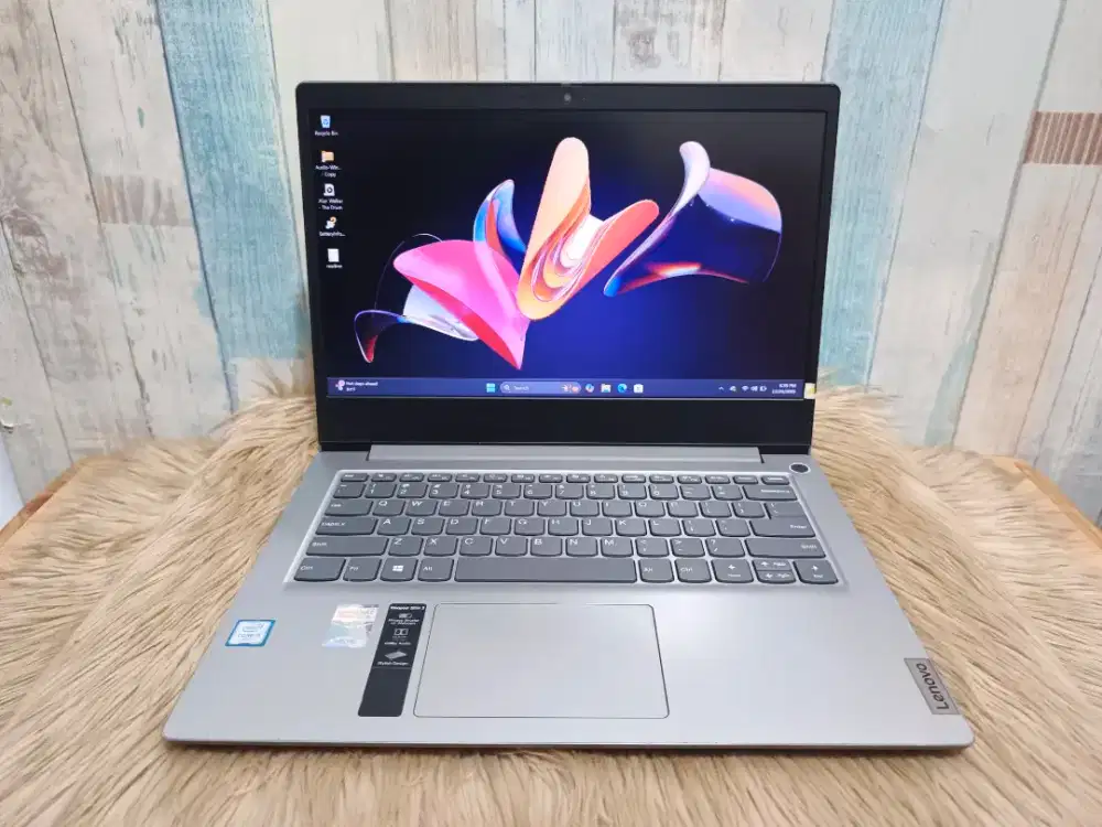 Laptop Desain Lenovo Ideapad Slim 3 Core i3 Gen 10 Ram 8 Ssd 256