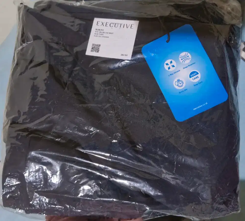 The Executive pants 4 way stretch Navy 36/L BNWT (BARU) ORI SALE