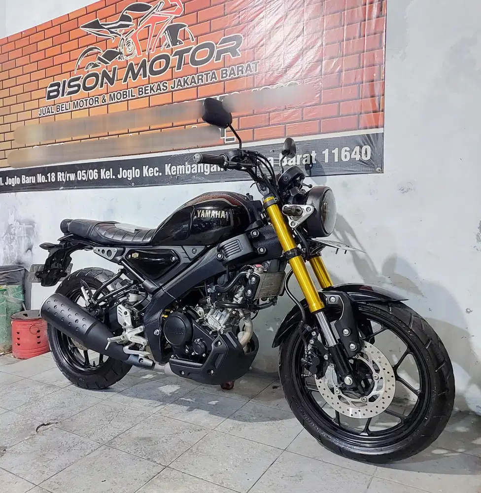 Seperti baru! YAMAHA XSR 155 VVA 2023 GOLD Pajak Panjang hitam